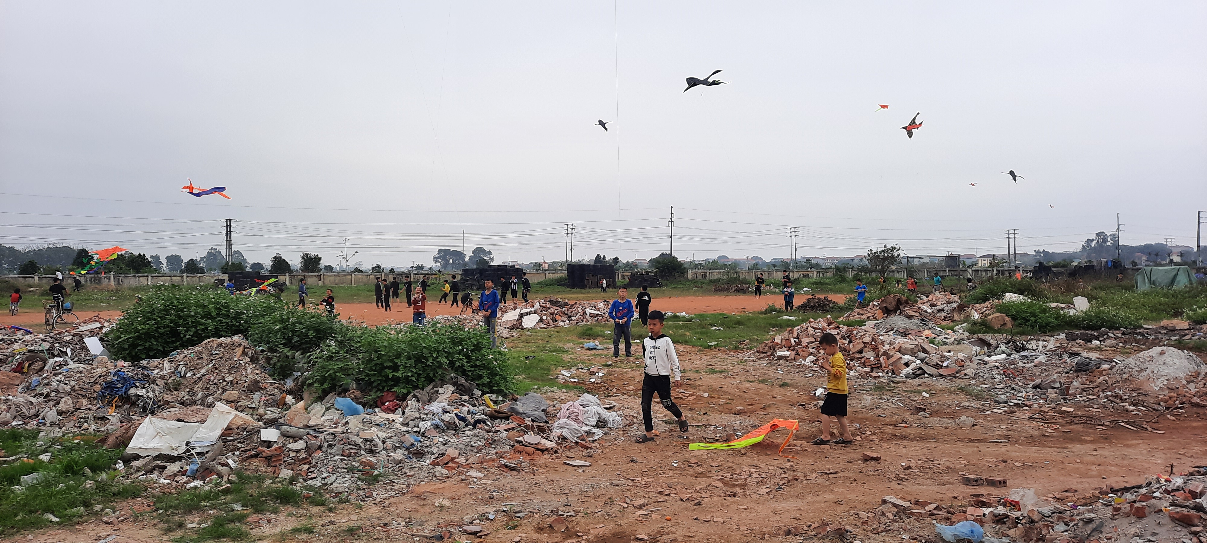 Cần quan tâm chỗ vui chơi cho trẻ nhỏ ở nông thôn